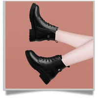 Bottines noires mi-montantes à lacets, semelle épaisse crantée