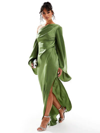Robe longue asymétrique Asyntha vert olive, décolleté asymétrique, manches évasées