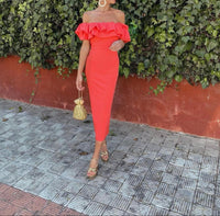 Robe midi rouge sans manches à volants d’épaule, coupe ajustée