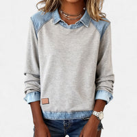 Pull à col chemise gris clair avec col denim, poignets en denim et étiquette en cuir