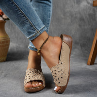 Sandales élégantes beiges à empiècement crochet floral, semelle brune épaisse
