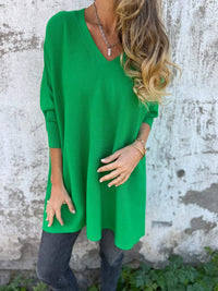 Pull léger col rond vert, manches trois-quarts, coupe ample en maille douce.