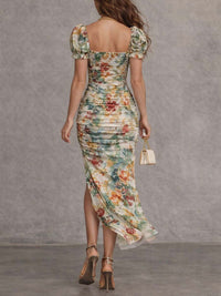 Robe midi fleurie rétro vert sauge, dos échancré, manches bouffantes, fente