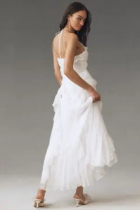 Robe Junie blanche à volants, bretelles fines croisées, jupe évasée mi-longue
