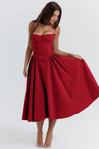 Robe midi corset sans manches rouge, buste corset et jupe évasée plissée