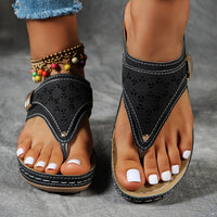 Sandales orthopédiques noires à perforations, bride fermée et semelle beige