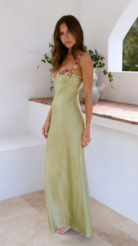 Robe longue vert clair avec bretelles à détails floraux roses et décolleté