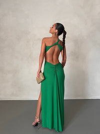 Robe longue de plage verte vue de dos, bretelles croisées nouées, fente