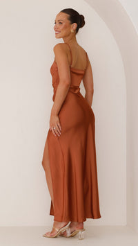 Robe longue Ilana cuivre, vue de profil, dos ajusté, fente sur la jambe