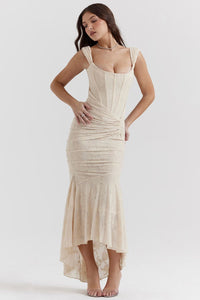 Robe midi ivoire à bretelles fines, décolleté carré, fronces au buste et ourlet volanté