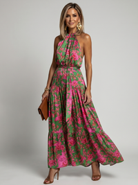 Robe midi sans manches à encolure haute drapée, taille froncée, motif floral rose et vert.