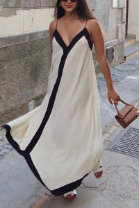Robe longue blanche à bretelles spaghetti, empiècement noir en V et ourlet contrasté