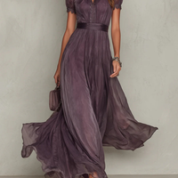 Robe longue en mousseline violette, corsage plissé et jupe vaporeuse évasée