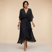 Robe en mousseline noire à col V, manches kimono, ceinture nouée, longueur midi