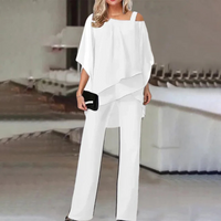 Ensemble deux pièces blanc : haut drapé épaules dénudées et pantalon large évasé