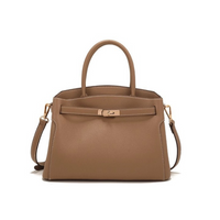 Sac bandoulière en cuir marron avec poignée et sangle, rabat à fermeture métallique