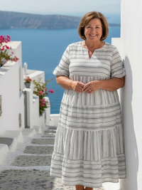 Robe midi rayée à volants, manches courtes, tissu blanc à rayures grises
