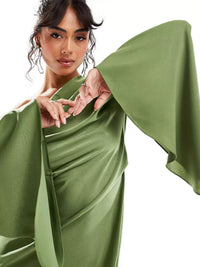 Robe longue asymétrique Asyntha vert olive, décolleté asymétrique, drapé noué, manches volant