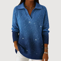 Pull scintillant en maille bleu, encolure V, manches longues, poignets côtelés.