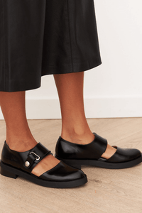Chaussures Mary Jane noires à boucle, semelle plate et bride au dessus