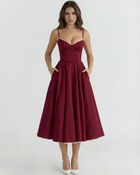 Robe Oceane bordeaux à bretelles fines, décolleté cœur et jupe patineuse
