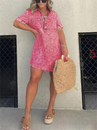 Robe-chemise Zita rose, encolure boutonnée et manches courtes, ourlet effiloché