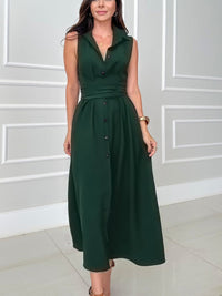 Robe midi vert foncé sans manches, col chemise, boutons devant et ceinture