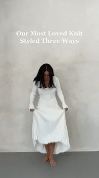 Robe midi en maille blanche à encolure en V et manches longues