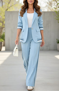 Ensemble coordonné bleu clair : veste boutonnée et pantalon taille haute