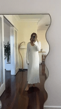 Robe midi en maille blanche à col en V et manches longues, coupe longue