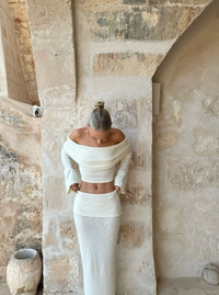 Ensemble long blanc à texture : haut épaules dénudées et jupe longue assortie
