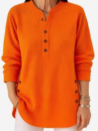 Pull boutonné doux Joëlle orange à manches trois-quarts, col henley boutonné