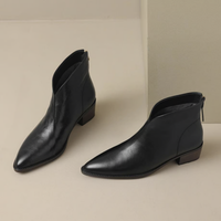 Paire de bottes noires élégantes, tige courte et talon carré