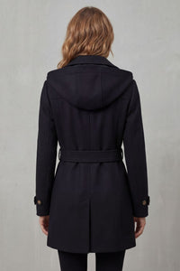Trench à capuche Iseult noir vu de dos, capuche, ceinture.