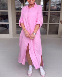 Robe-chemise rose fuchsia, col chemise, manches 3/4 boutonnées, fente sur le bas