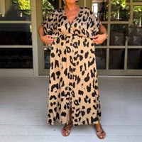 Robe longue léopard crème, décolleté V, manches courtes, lien à la taille, coupe ample