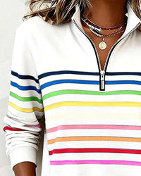Haut sweat demi-zip blanc à rayures horizontales colorées, demi-fermeture éclair au col.