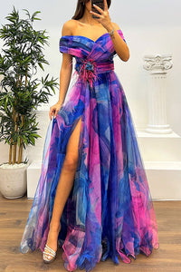Robe longue en tulle plissé épaules dénudées, rose et bleu à motifs, ceinture froncée