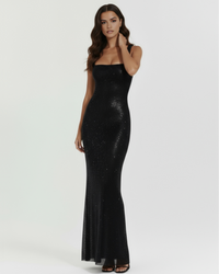Robe longue noire pailletée, bretelles fines, silhouette ajustée, bas évasé