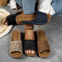 Sandales élégantes à empiècement crochet, noir et brun clair, semelle épaisse brune