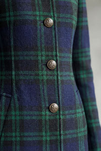 Manteau long écossais : gros boutons ronds sur patte de boutonnage