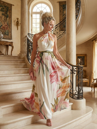 Robe longue en satin blanche, imprimé floral rose et vert, encolure halter nouée