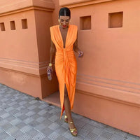 Robe drapée orange avec encolure V, drapé noué, fente longue au bas