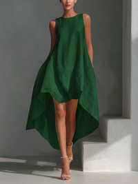 Robe midi sans manches verte, jupe ample évasée et drapés sur le bas