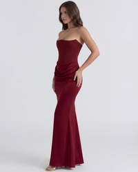 Robe longue bordeaux sans bretelles, drapé au niveau de la taille, finition près du corps, sirène.