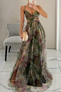 Robe longue multicolore vert et brun, décolleté en V, taille marquée, jupe ample maxi.