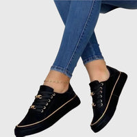Chaussures orthopédiques noires à lacets, liseré doré et bride chaînette à la cheville