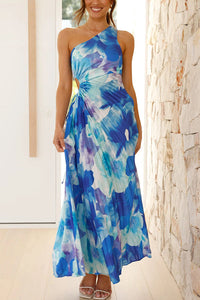 Robe longue plissée asymétrique sans manches, décolleté une épaule, motifs bleus