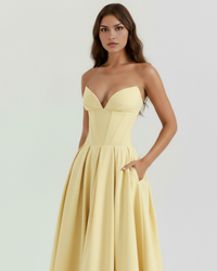 Robe mi-longue jaune bustier corseté, décolleté cœur, jupe évasée