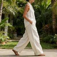 Ensemble en lin blanc texturé : débardeur col V et pantalon ample à pinces.